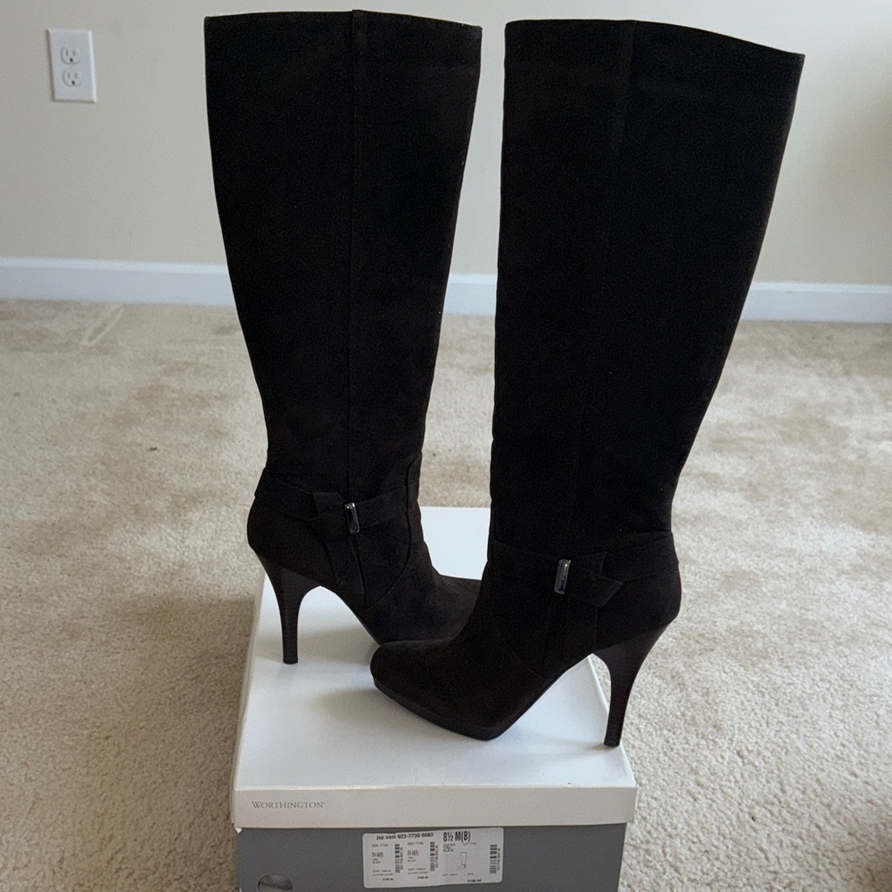 NIB - DARK BROWN Knee-High Women's Boots (NOT BLACK. BAD LIGHTING IN FIRST PIC!)